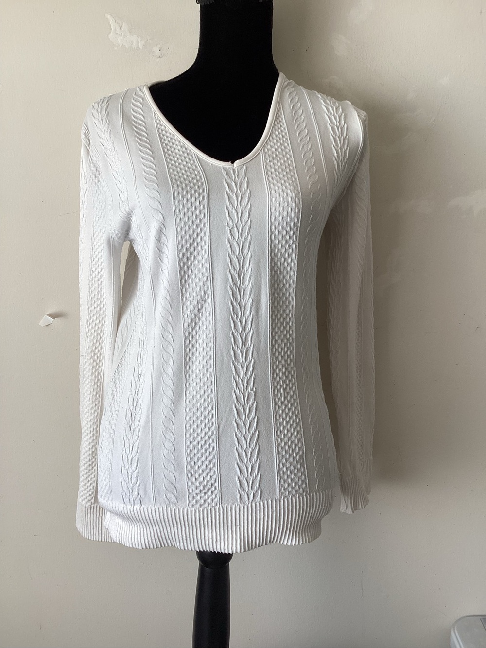 Unbranded Women’s White V‑Neck Cable Knit Sweater